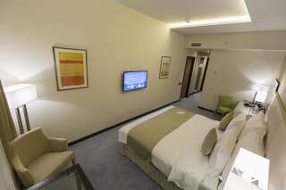 Отель Ararat Resort Tsaghkadzor Цахкадзор Улучшенный четырехместный номер-1