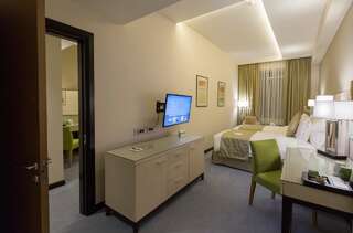 Отель Ararat Resort Tsaghkadzor Цахкадзор Улучшенный четырехместный номер-2